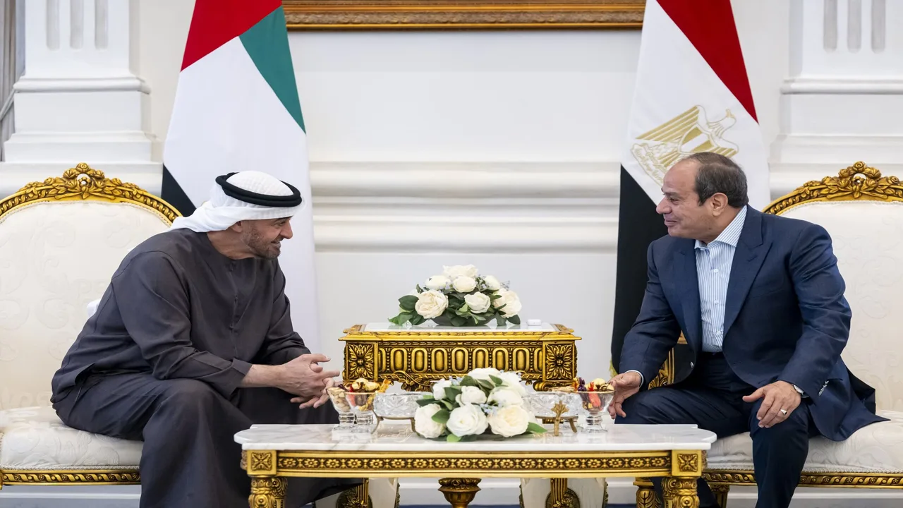 محمد بن زايد والسيسي يتناولان تعزيز التعاون خلال زيارة أخوية